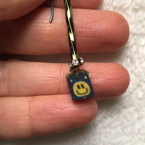 Y2K 90s Vintage Smiley Dangle Earrings - Picture 2 of 5